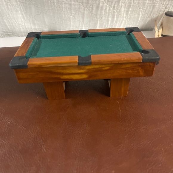 Very Rare Miniature Wood Billiards Table with Accessories by John Gullaksen. - Picture 4 of 15